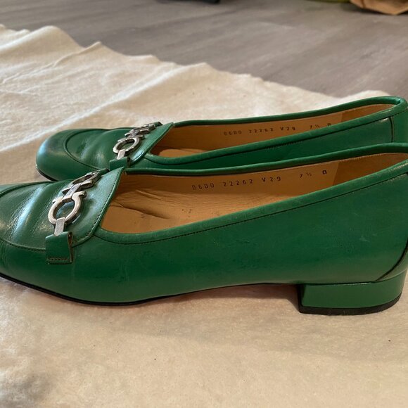 Salvatore Ferragamo beautiful size 7.5 B emerald green loafers. - Picture 2 of 4